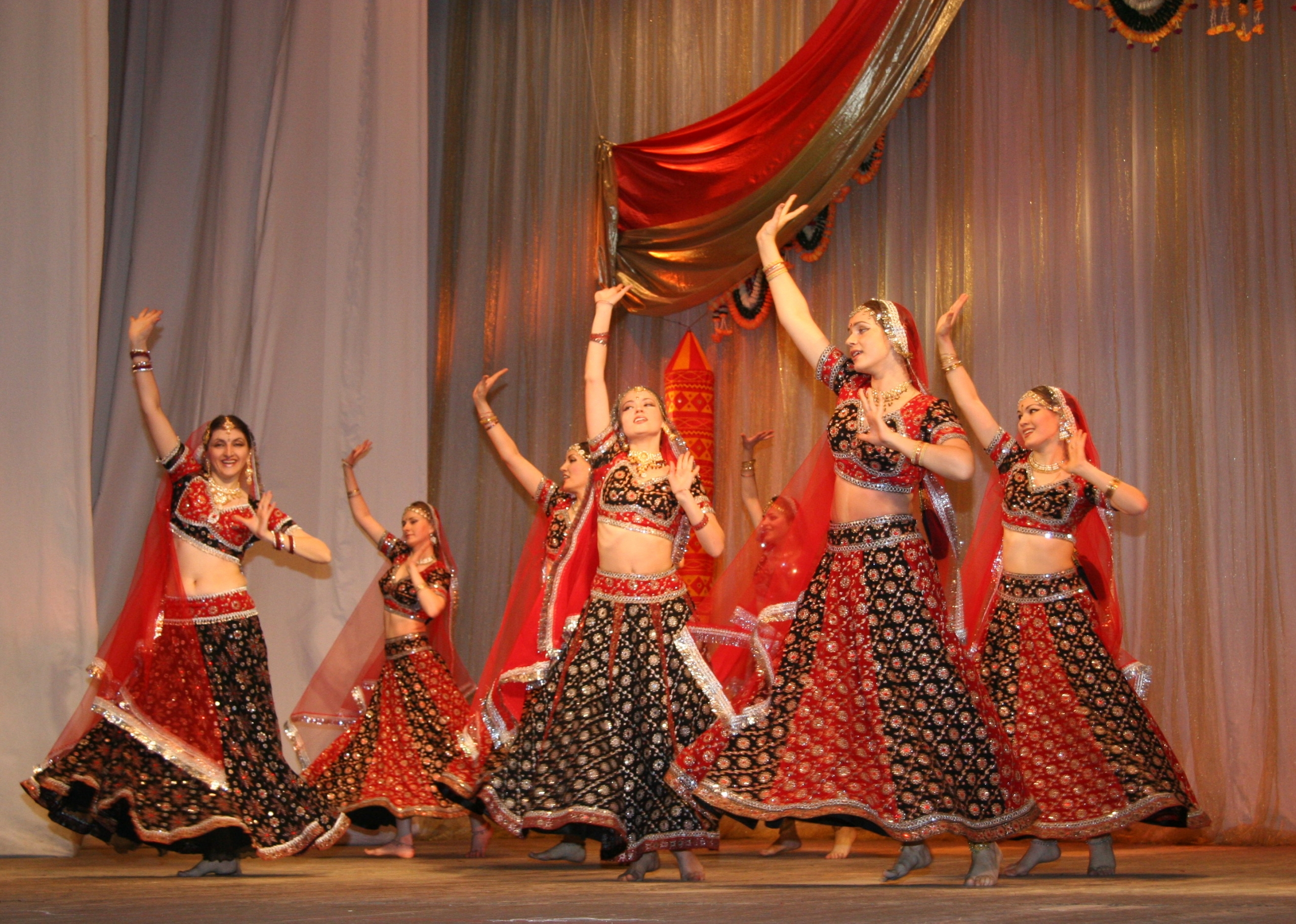  Bollywood Dance Troupe In Mumbai, Lonavala, Pune, Daman, Maharashtra